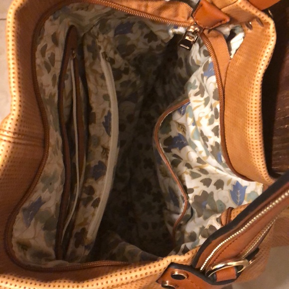 Large, Spacious tote purse. - Picture 3 of 6